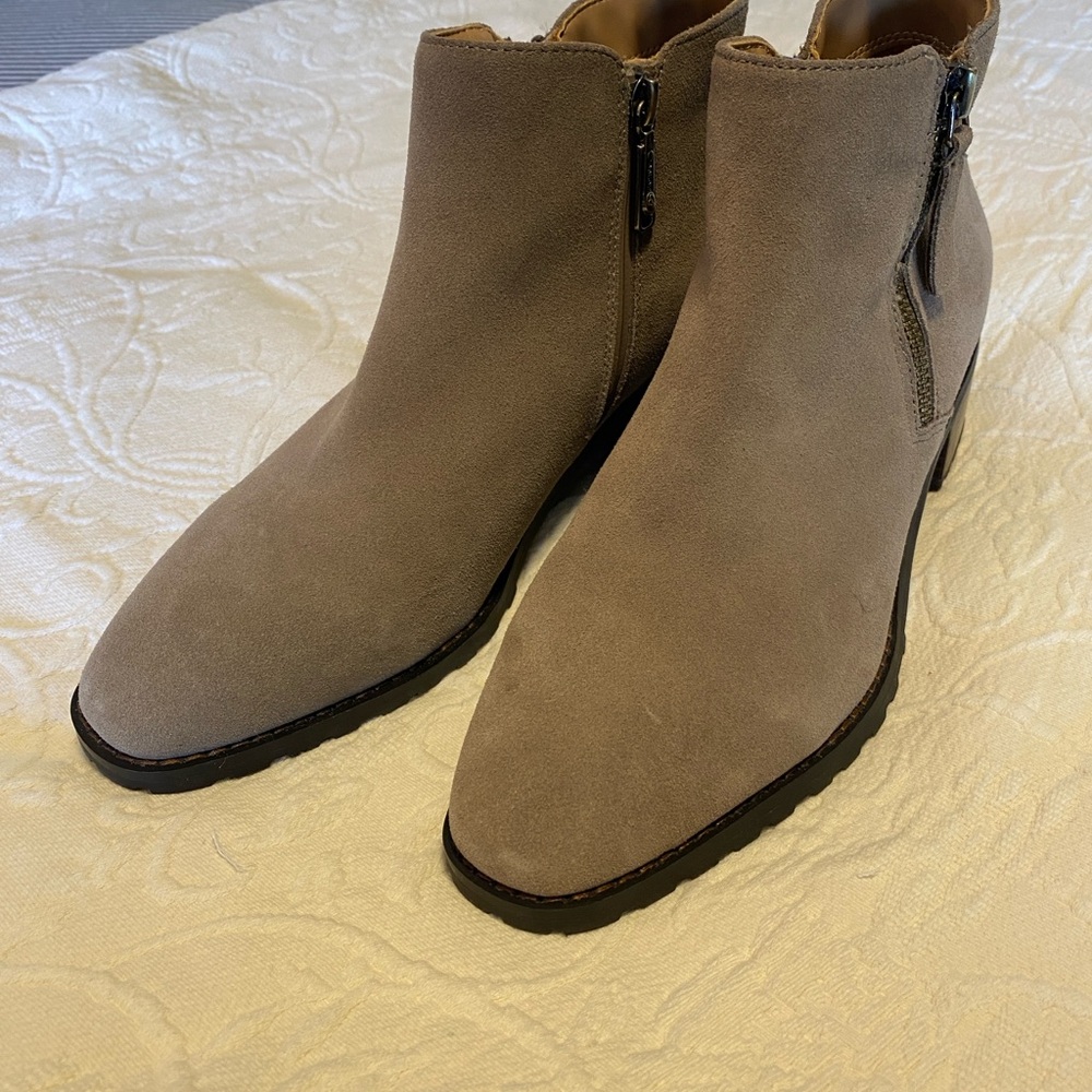 Blondo Waterproof Women's Cow Suede Ankle Boots with Side Zippers 8.5
